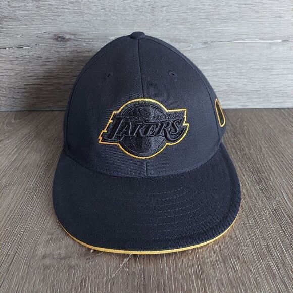 Adidas Los Angeles Lakers 210 Fitted Flex Hat 7 1/4 to 7 5/8 NBA Black - Picture 1 of 7
